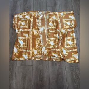 Speed control Elegant Brown and White Patterned Kimono